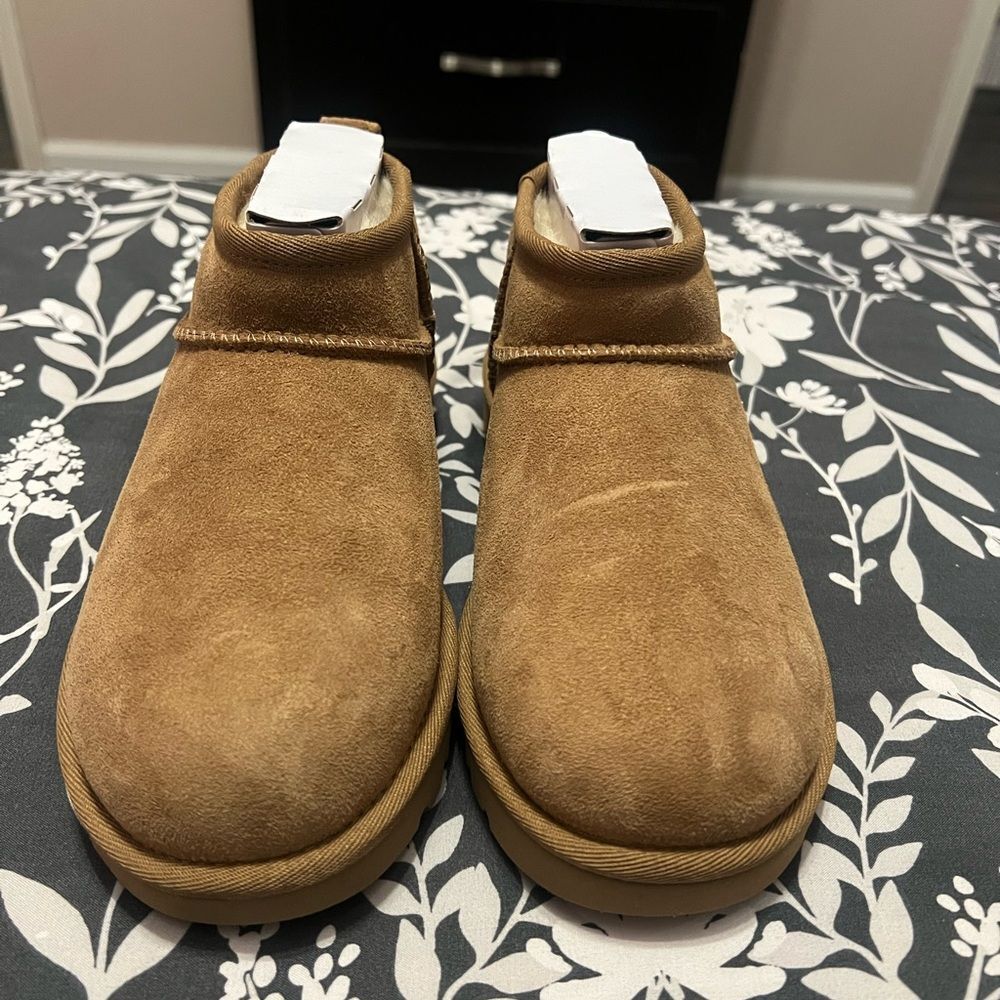 UGG classic Ultra mini Chestnut Suede 5 women NWOT Cozy Trend - Picture 6 of 7
